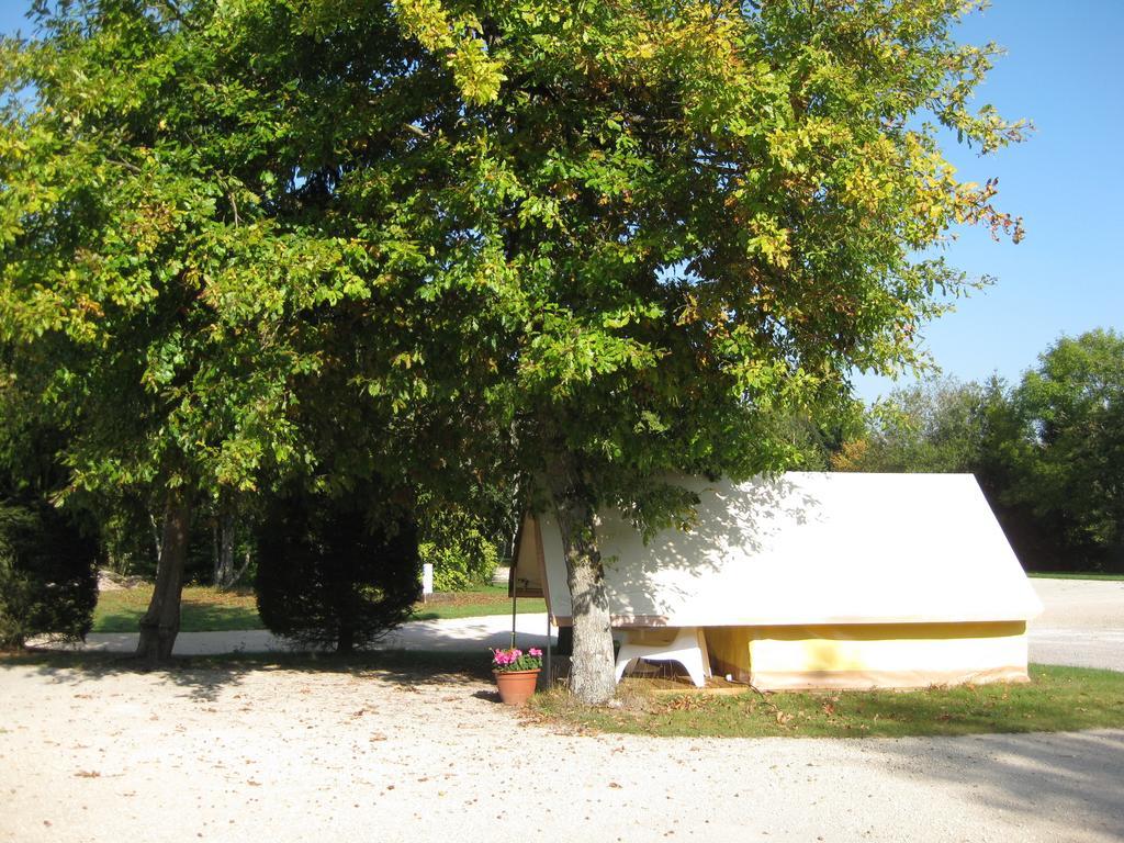 Camping Porte Des Vosges Bulgnéville Rum bild