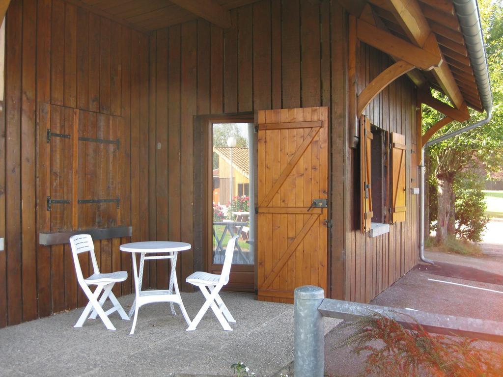 Camping Porte Des Vosges Bulgnéville Rum bild