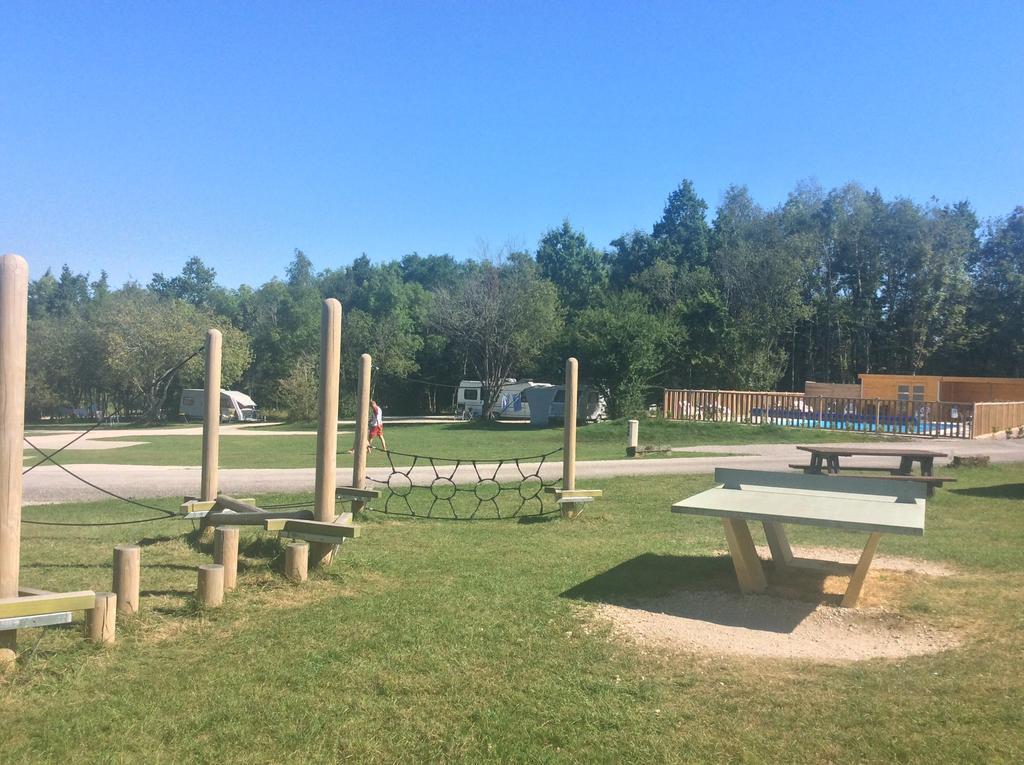 Camping Porte Des Vosges Bulgnéville Exteriör bild