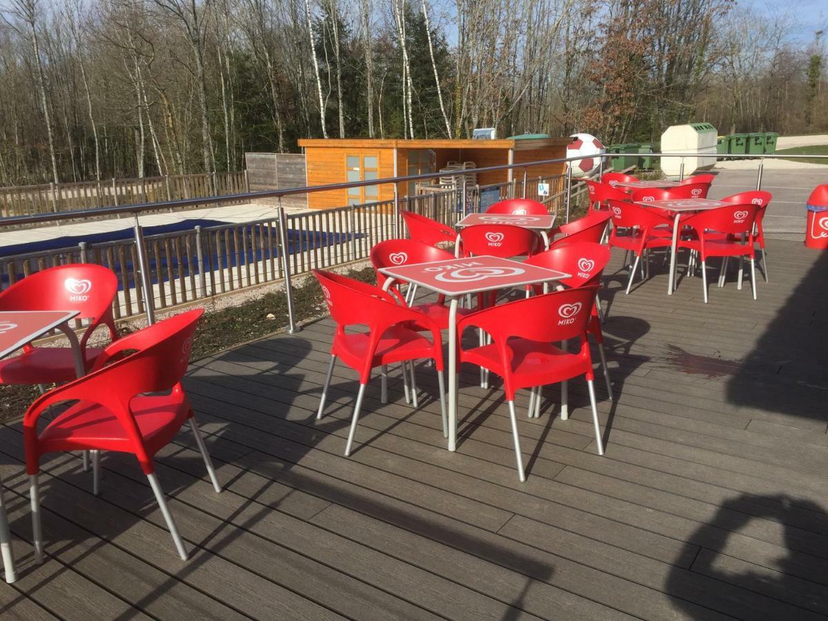 Camping Porte Des Vosges Bulgnéville Exteriör bild