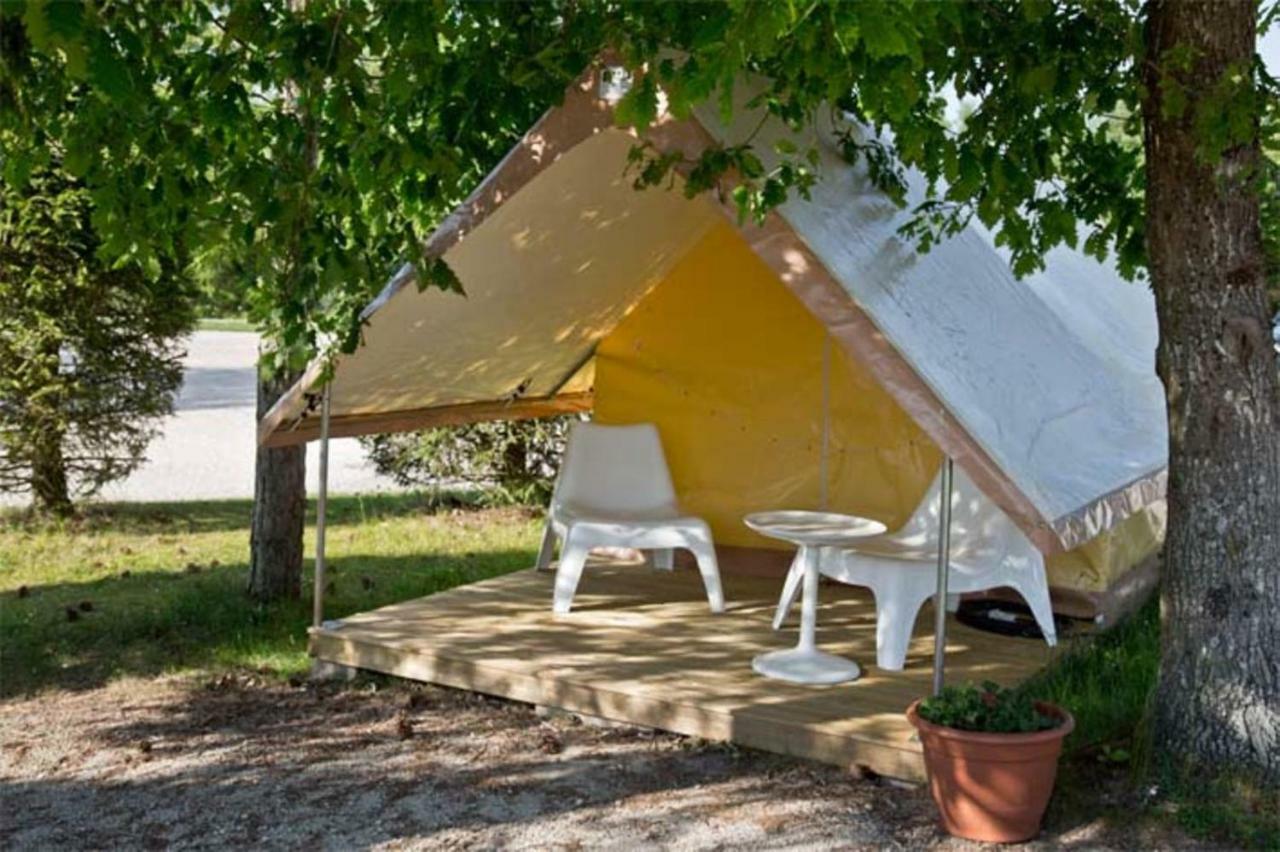 Camping Porte Des Vosges Bulgnéville Exteriör bild